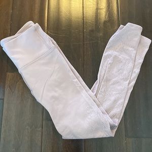 Blush Lululemon leggings size 4 beautiful ankle detail
